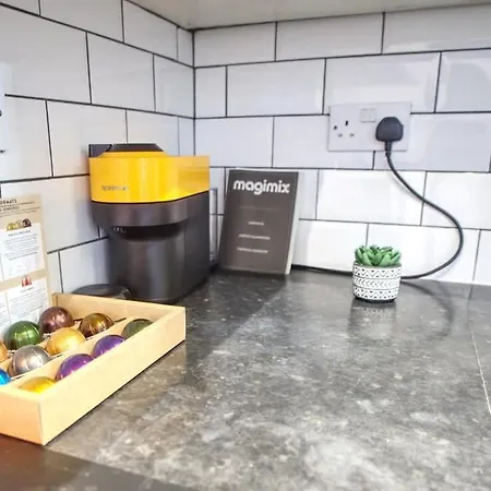 Σπίτι διακοπών 6 Bed Sleeps 18 Free Parking *