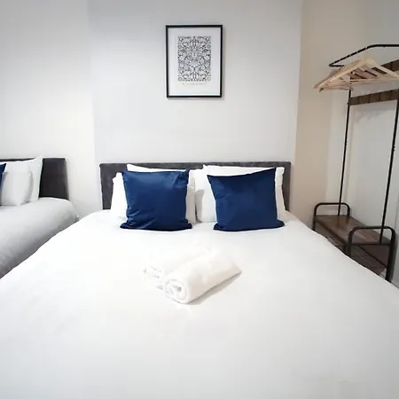 6 Bed Sleeps 18 Free Parking 맨체스터