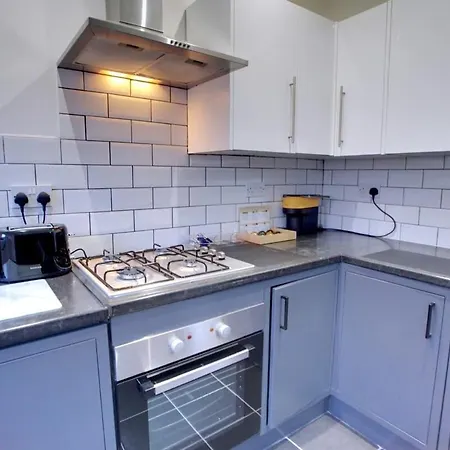펜션 6 Bed Sleeps 18 Free Parking 맨체스터