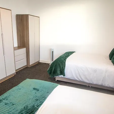 Spacious 2br Flat Stadium Links