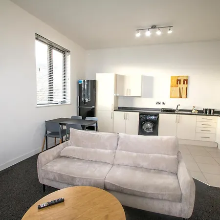 Spacious 2br Flat Stadium Links Apartment Manchester