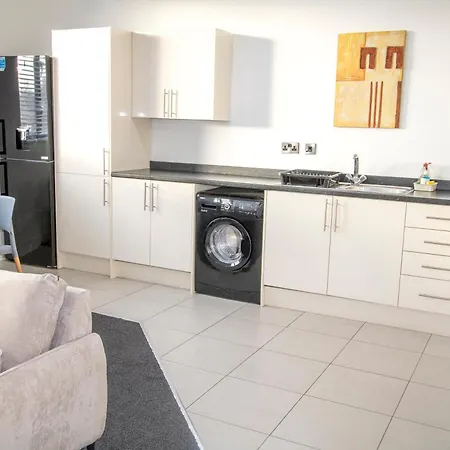 Spacious 2br Flat Stadium Links Lejlighed *