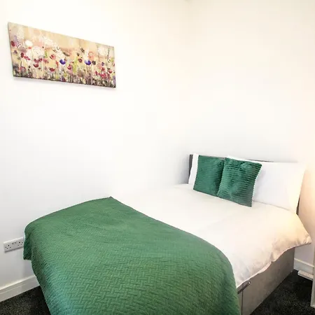 Апартаменты Stylish 2 Bedroom-free Parking