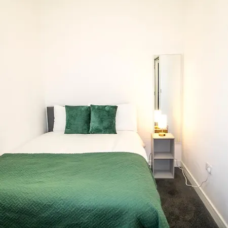 Stylish 2 Bedroom-free Parking Apartment