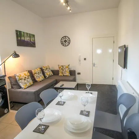 Stylish 2 Bedroom-free Parking