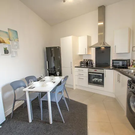 Апартаменты Stylish 2 Bedroom-free Parking