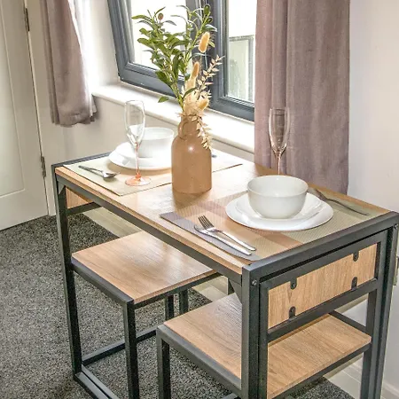 Cosy 1 Bedroom Flat-free Parking דירה