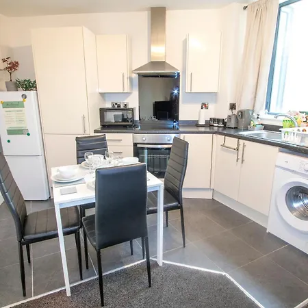 2 Bedroom Flat-free Parking *