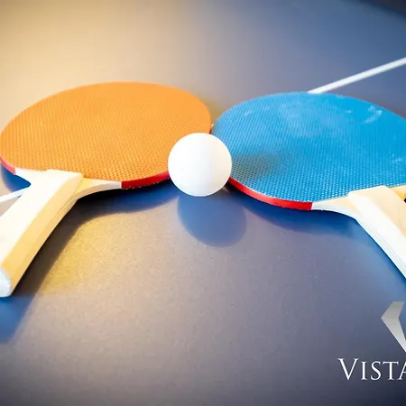 別荘 4 Bed House By Vista Short Lets & Serviced With Pool Table, Free Parking & Near