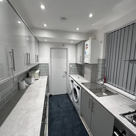 Modern Cozy One Bedroom *