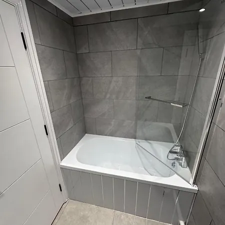 Modern Cozy One Bedroom * Mánchester