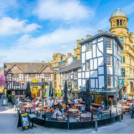 Quay House - Salford - 2bdr Sleeps 7, Spacious & Quiet - Free Parking - Close To Centre, United & The Lowry Apartament Manchester