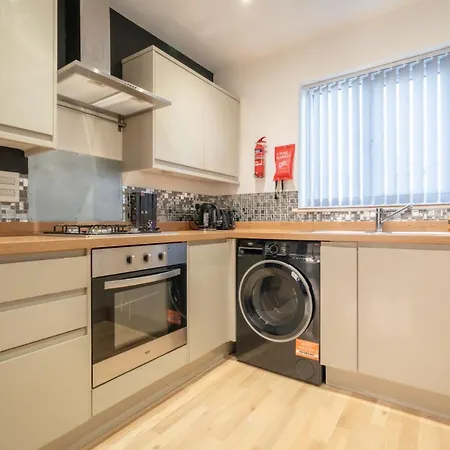 5 Bed House- 5mins To City Centre - Sleeps 8 Apartment Manchester
