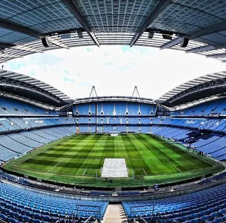 Quay House - Salford - 2bdr Sleeps 7, Spacious & Quiet - Free Parking - Close To Centre, United & The Lowry Apartament Manchester