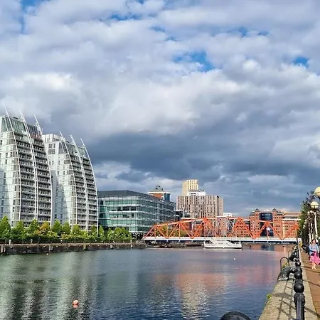 Apartment Quay House - Salford - 2bdr Sleeps 7, Spacious & Quiet - Free Parking - Close To Centre, United & The Lowry Manchester