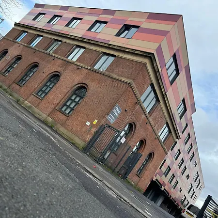 Quay House - Salford - 2bdr Sleeps 7, Spacious & Quiet - Free Parking - Close To Centre, United & The Lowry Apartament