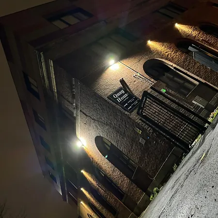 Quay House - Salford - 2bdr Sleeps 7, Spacious & Quiet - Free Parking - Close To Centre, United & The Lowry Manchester