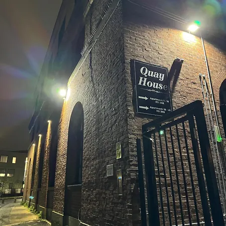 Apartment Quay House - Salford - 2bdr Sleeps 7, Spacious & Quiet - Free Parking - Close To Centre, United & The Lowry Manchester