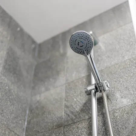 Quay House - Salford - 2bdr Sleeps 7, Spacious & Quiet - Free Parking - Close To Centre, United & The Lowry Manchester