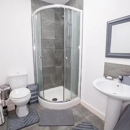 Quay House - Salford - 2bdr Sleeps 7, Spacious & Quiet - Free Parking - Close To Centre, United & The Lowry Apartament