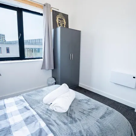 Quay House - Salford - 2bdr Sleeps 7, Spacious & Quiet - Free Parking - Close To Centre, United & The Lowry Apartment Manchester