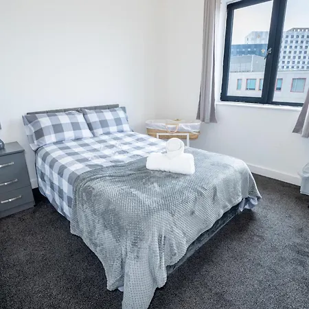 Quay House - Salford - 2bdr Sleeps 7, Spacious & Quiet - Free Parking - Close To Centre, United & The Lowry