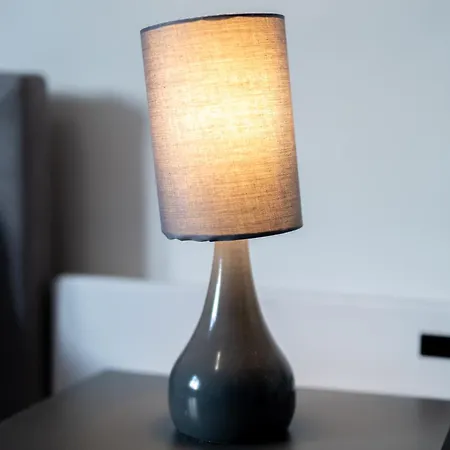 Quay House - Salford - 2bdr Sleeps 7, Spacious & Quiet - Free Parking - Close To Centre, United & The Lowry *