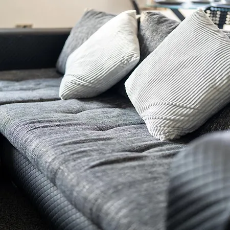 Quay House - Salford - 2bdr Sleeps 7, Spacious & Quiet - Free Parking - Close To Centre, United & The Lowry * Manchester