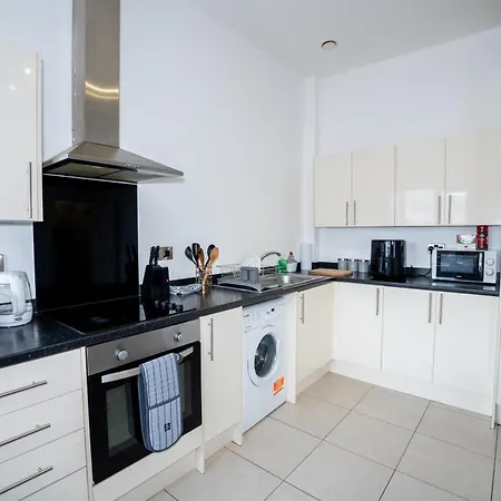Quay House - Salford - 2bdr Sleeps 7, Spacious & Quiet - Free Parking - Close To Centre, United & The Lowry Apartment Manchester