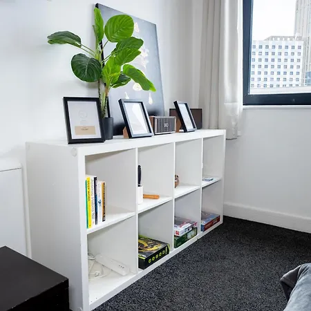 Apartment Quay House - Salford - 2bdr Sleeps 7, Spacious & Quiet - Free Parking - Close To Centre, United & The Lowry *