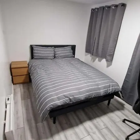Apartamento Cozy Modern 3 Bed, 2 Bedroom - Secure Parking - Close To Centre And Old Trafford Mánchester