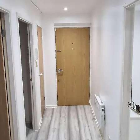 Cozy Modern 2 Bed Flat, With Parking, Close To Town Apartment Manchester