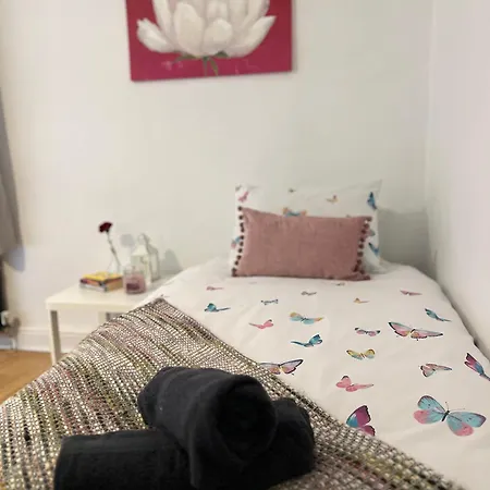 Cosy 3bdr In Levenshulme-close To Centre And Stockport Town- Free Parking- Wifi בית נופש