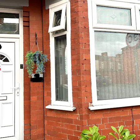 Holiday home Cosy 3bdr In Levenshulme-close To Centre And Stockport Town- Free Parking- Wifi *