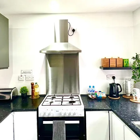 Cosy 3bdr In Levenshulme-close To Centre And Stockport Town- Free Parking- Wifi * מנצ'סטר