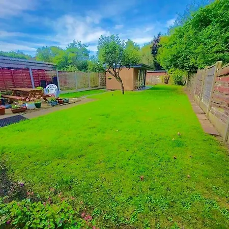 Spacious 3-bed Family Retreat With Cosy Living And Garden! Free Parking * מנצ'סטר