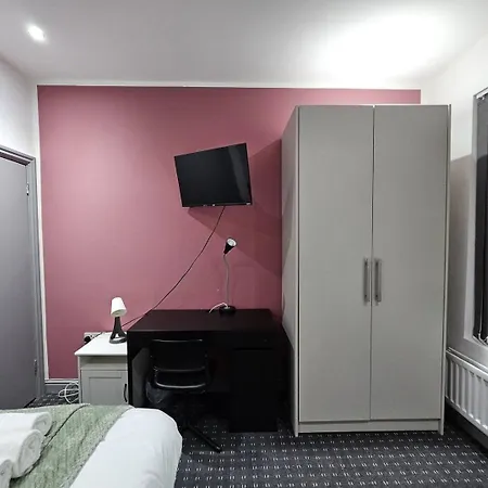 Landcross Co-living - Private Self-cater Manchester