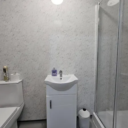 Landcross Co-living - Private Self-cater Manchester