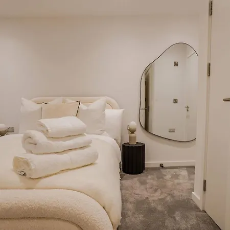 Bianco 2br With Views * Manchester