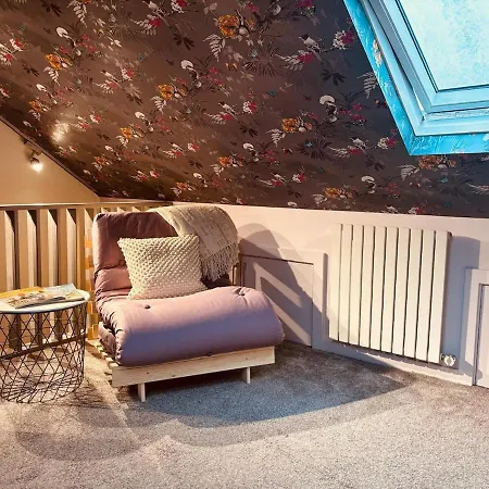 Unique In Northenden Urban Oasis Sleeps 8 Nyaraló *
