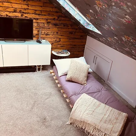 Nyaraló Unique In Northenden Urban Oasis Sleeps 8 *