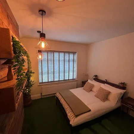 Unique In Northenden Urban Oasis Sleeps 8 Nyaraló *