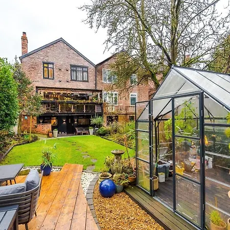 Unique In Northenden Urban Oasis Sleeps 8 Сasa de vacaciones