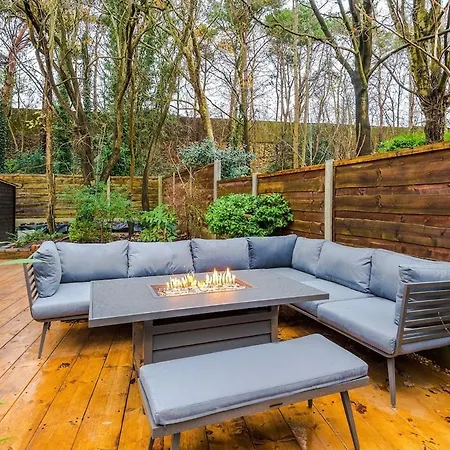 Holiday home Unique In Northenden Urban Oasis Sleeps 8 *