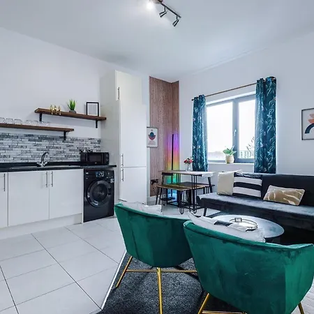 Free Parking, Sleeps 6, Spacious Home, Prime Salford Location Apartmán Manchester