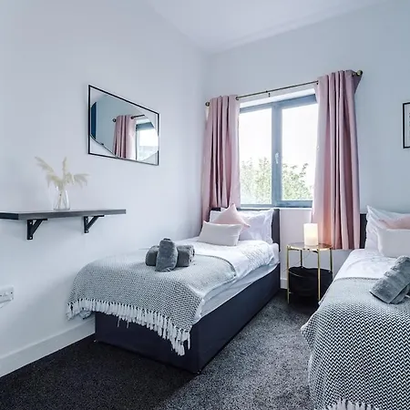 Apartment Free Parking, Sleeps 6, Spacious Home, Prime Salford Location Manchester