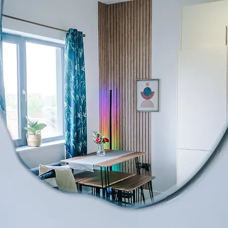 Free Parking, Sleeps 6, Spacious Home, Prime Salford Location Apartmán