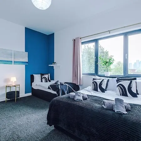 Sleeps 8, Free Parking, Stunning In Salford Quays, Perfect For Groups, Long Term Disc Apartment
