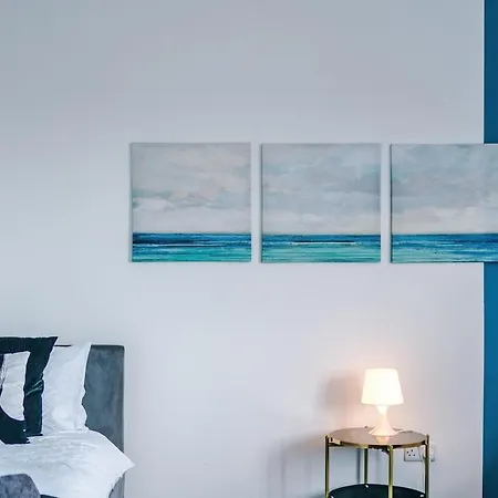 Apartment Sleeps 8, Free Parking, Stunning In Salford Quays, Perfect For Groups, Long Term Disc *
