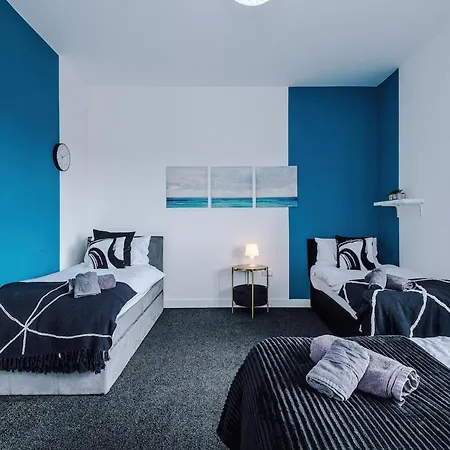 Apartment Sleeps 8, Free Parking, Stunning In Salford Quays, Perfect For Groups, Long Term Disc *